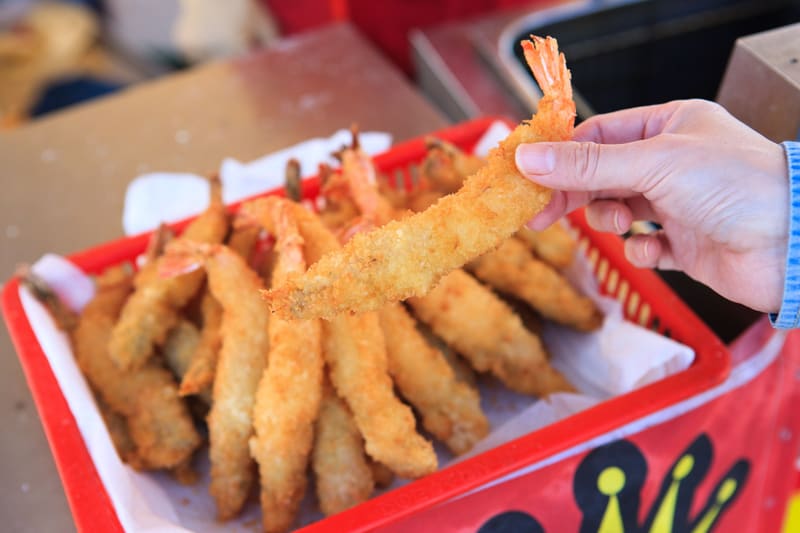 Deep-fried king prawns at the 2015 Namdang Port King Prawn Festival in Hongseong