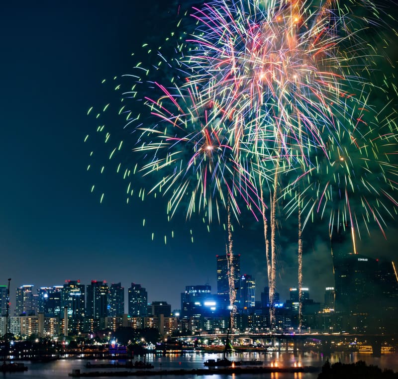 Fireworks over the Han River beside Yeouido's high-rises during the Seoul International Fireworks Festival