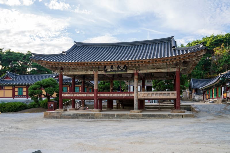 A hall at Silleuksa Temple in Yeoju, next to the festival grounds